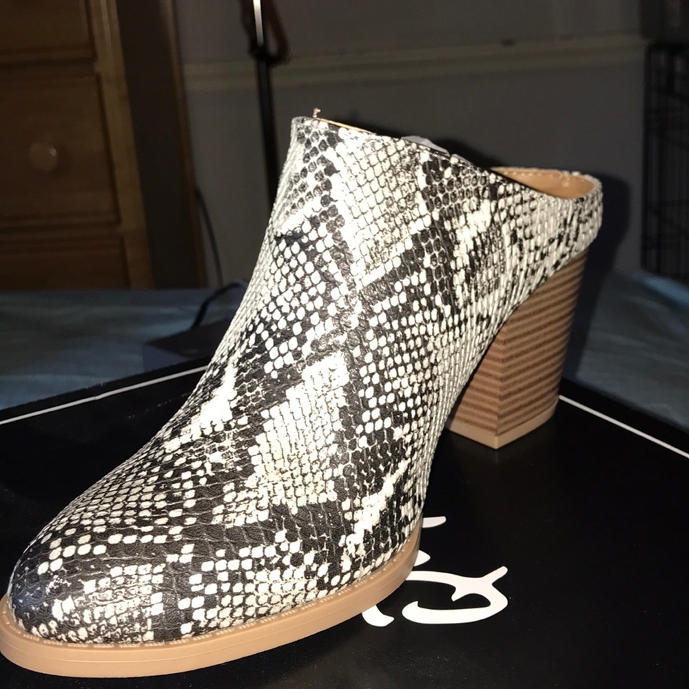 Qupid snakeskin booties